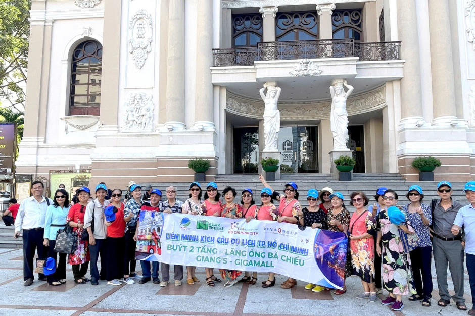 Khám Phá Sài Gòn: Tour Xe Bus 2 Tầng Cùng Kiwi Travel