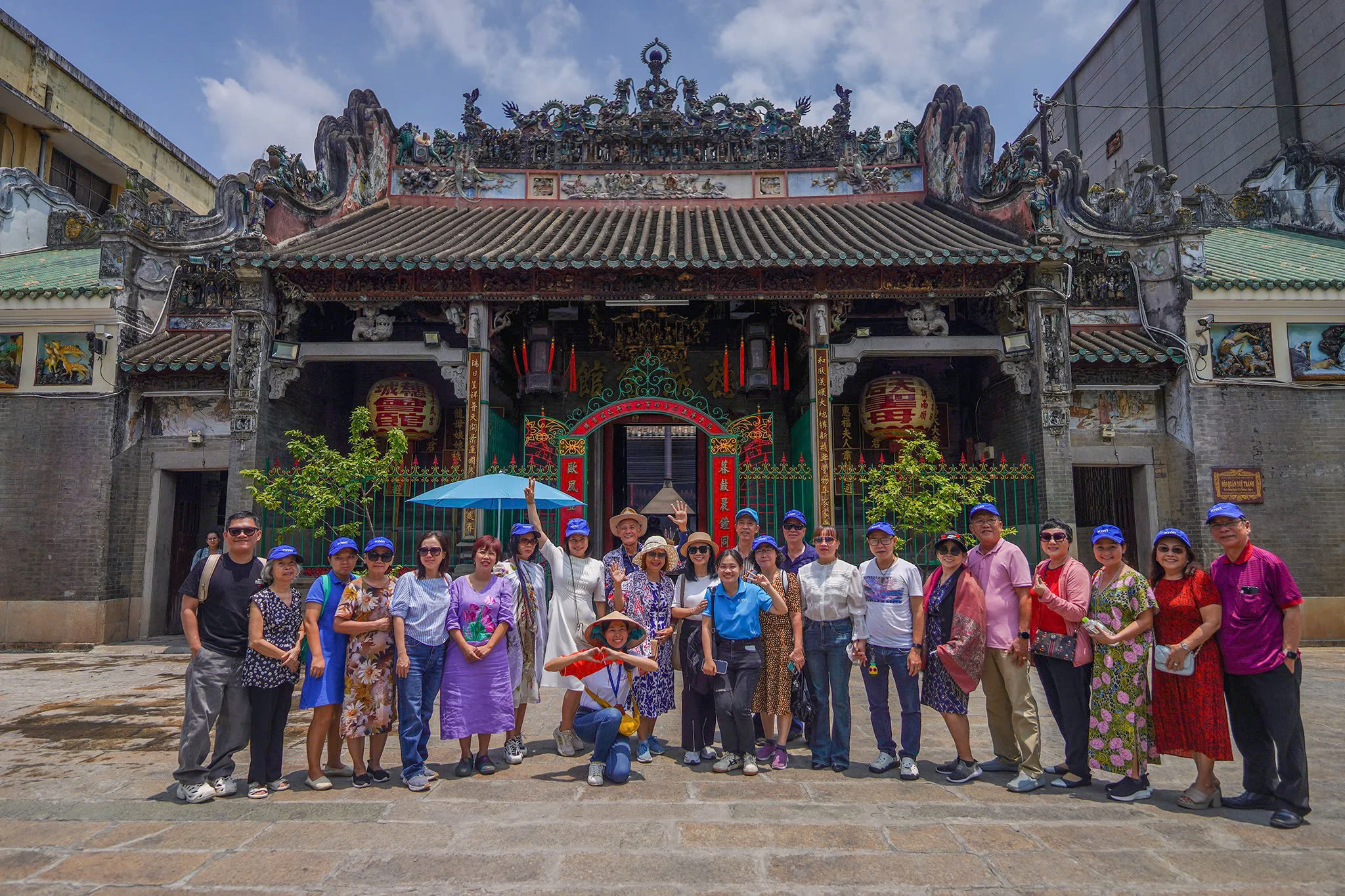 Khám Phá Sài Gòn: Tour Xe Bus 2 Tầng Cùng Kiwi Travel