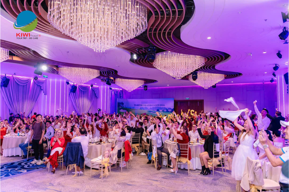 YEAR END PARTY Là gì ? Giải pháp hoàn hảo cho tiệc tất niên