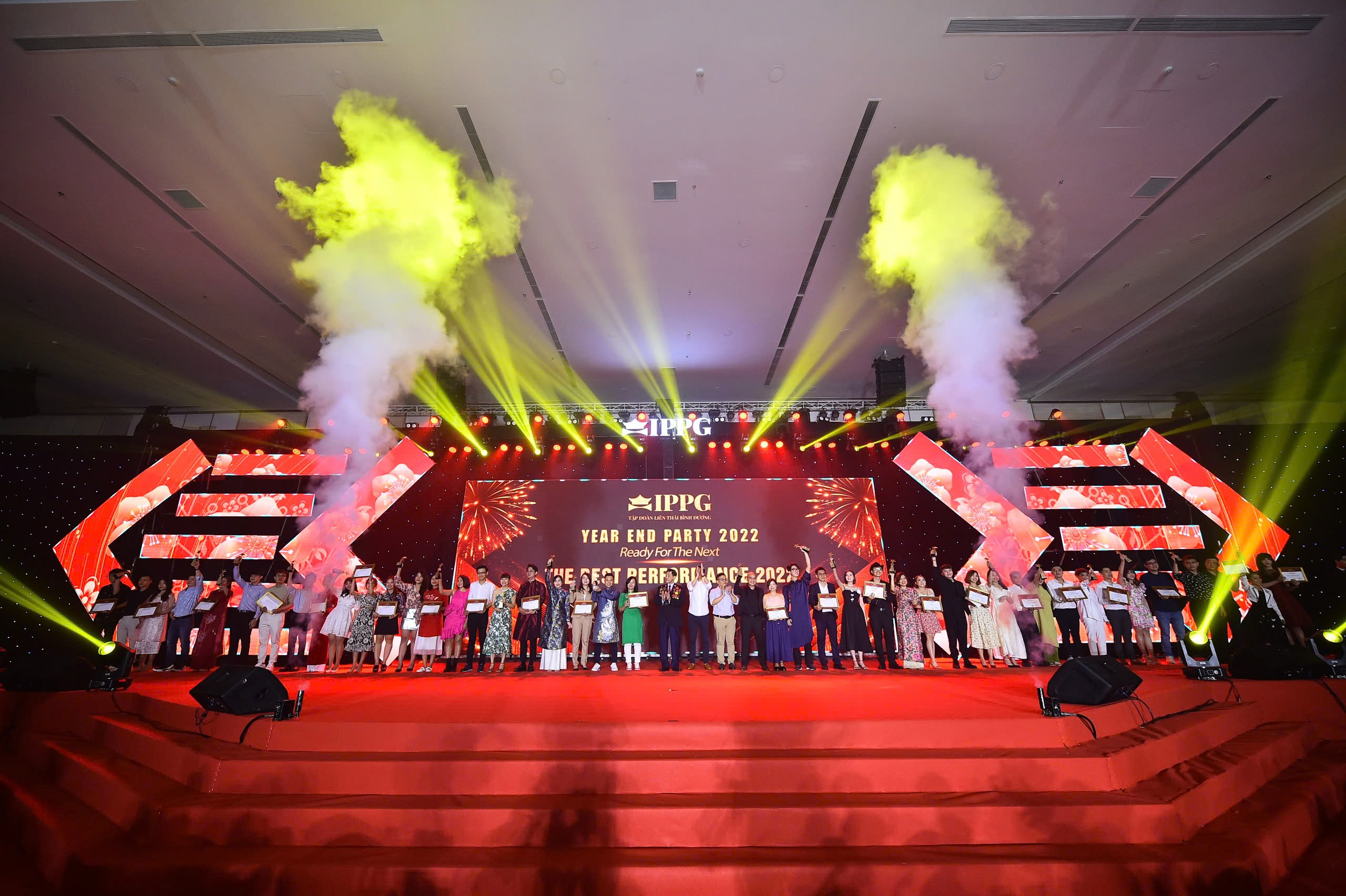 Year End Party là gì? Ý nghĩa của Year End Party và cách tổ chức tiệc tất niên 2024 ấn tượng