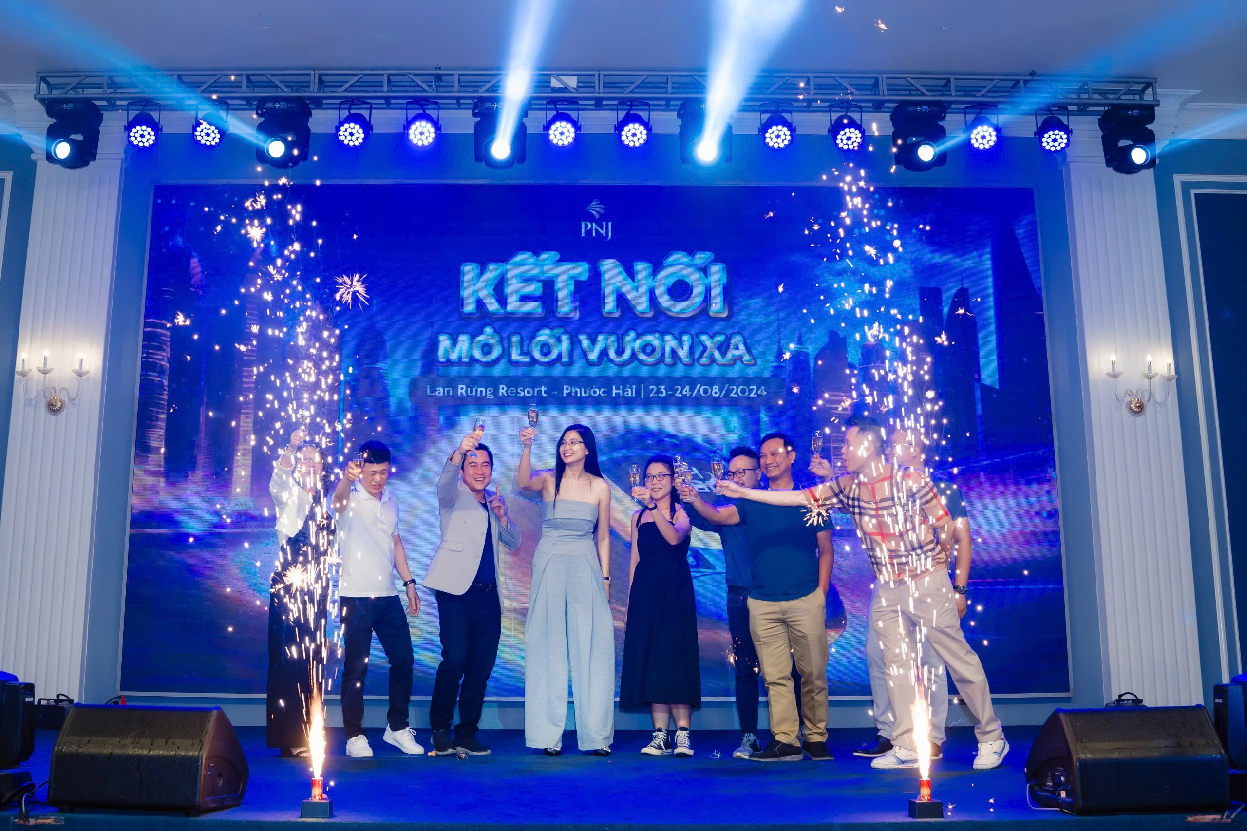 Year End Party là gì? Ý nghĩa của Year End Party và cách tổ chức tiệc tất niên 2024 ấn tượng