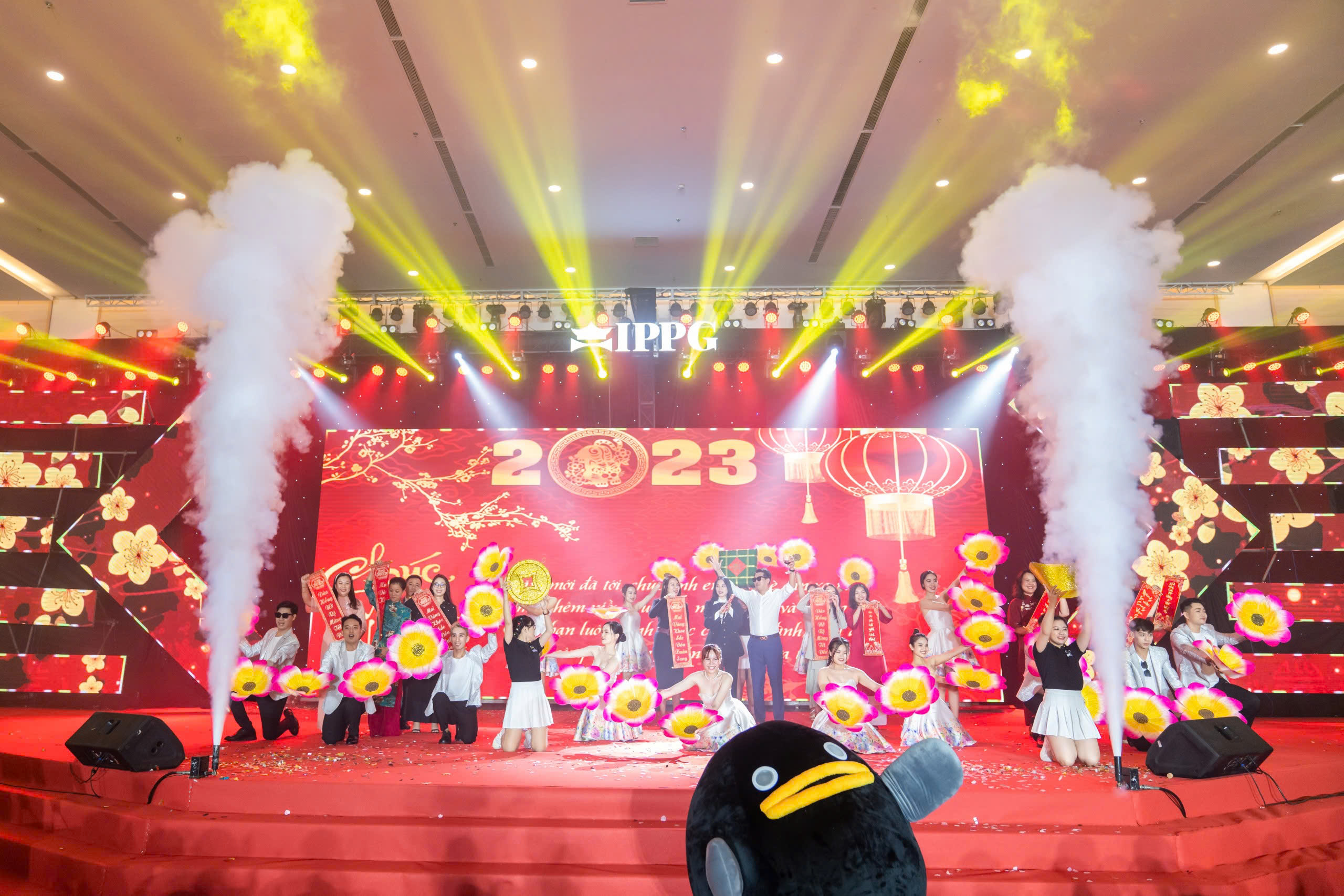 Year End Party là gì? Ý nghĩa của Year End Party và cách tổ chức tiệc tất niên 2024 ấn tượng